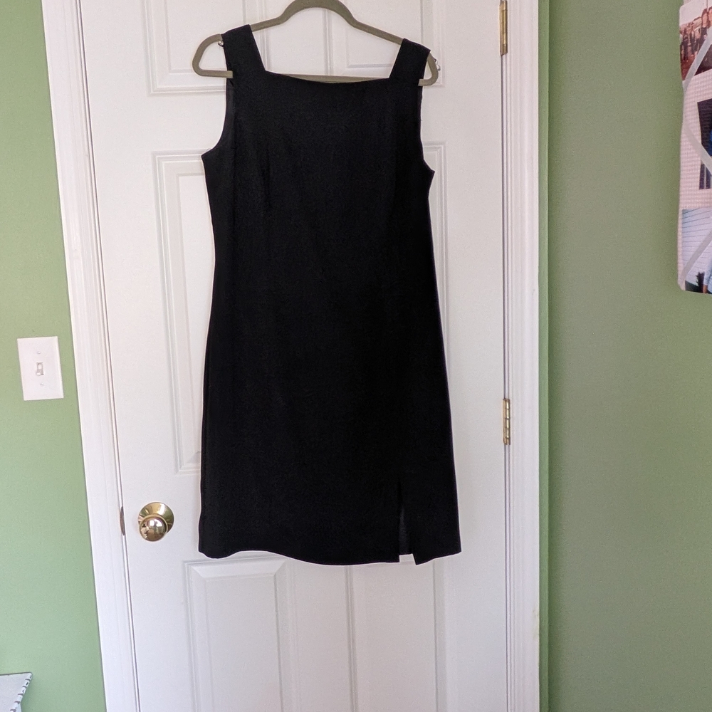 Elegant Black Sleeveless Dress